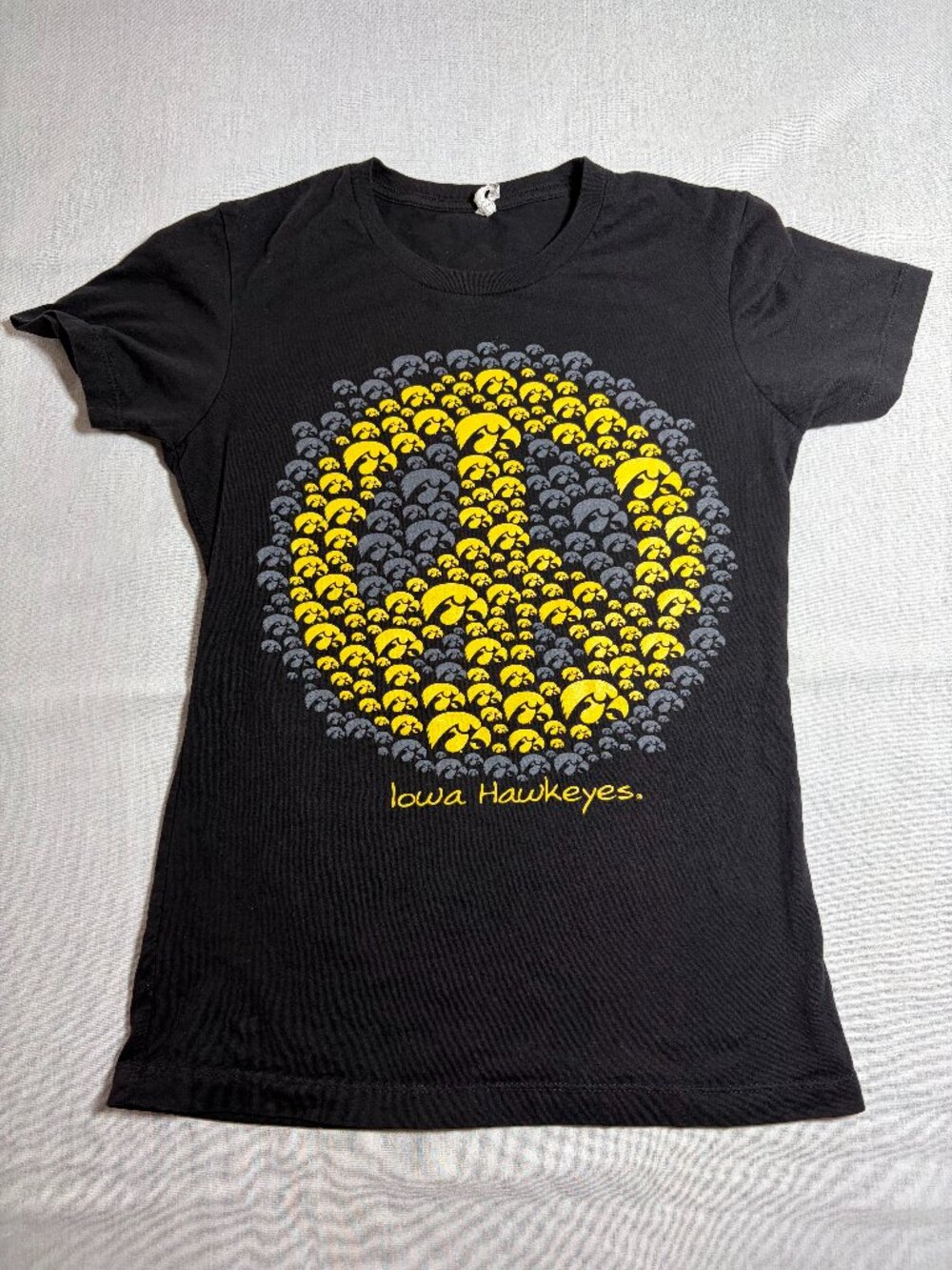 Women's Iowa Hawkeyes Logo'd Peace Sign Black Yellow Gray T-shirt Size Medium